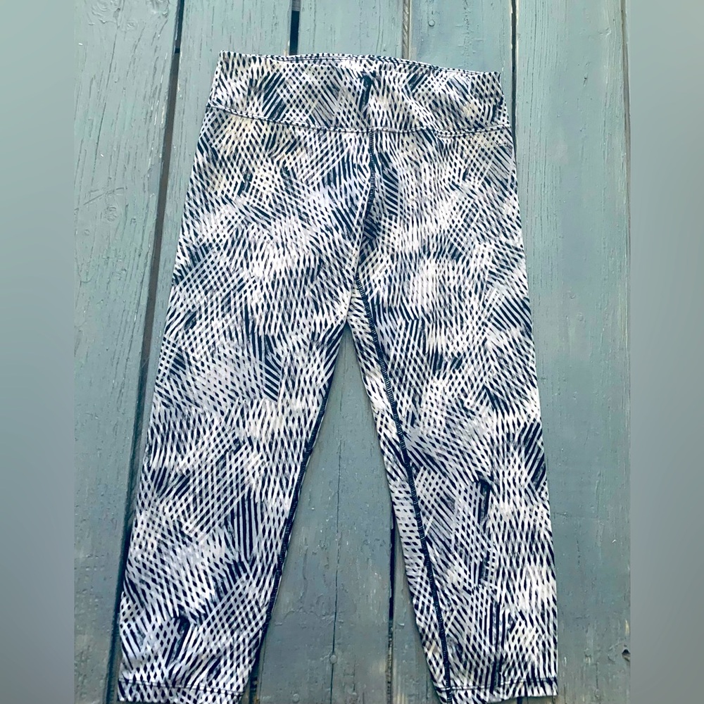 🖤Calvin Klein Performance Tropical Style Workout Yoga Capris.